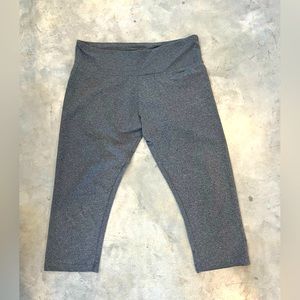Marika medium gray cropped athletic carpi leggings
